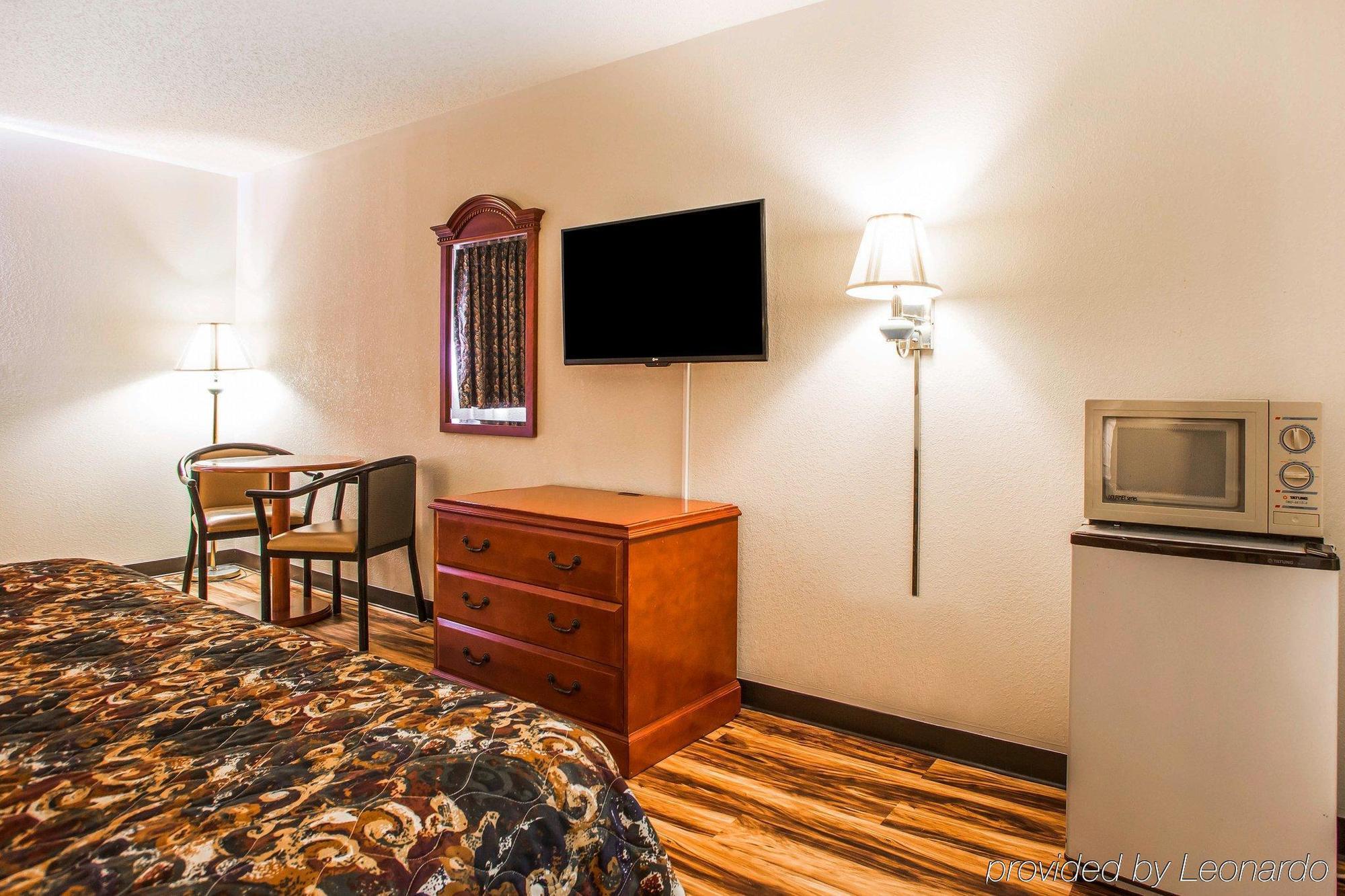 Red Lion Inn & Suites Caseyville Buitenkant foto