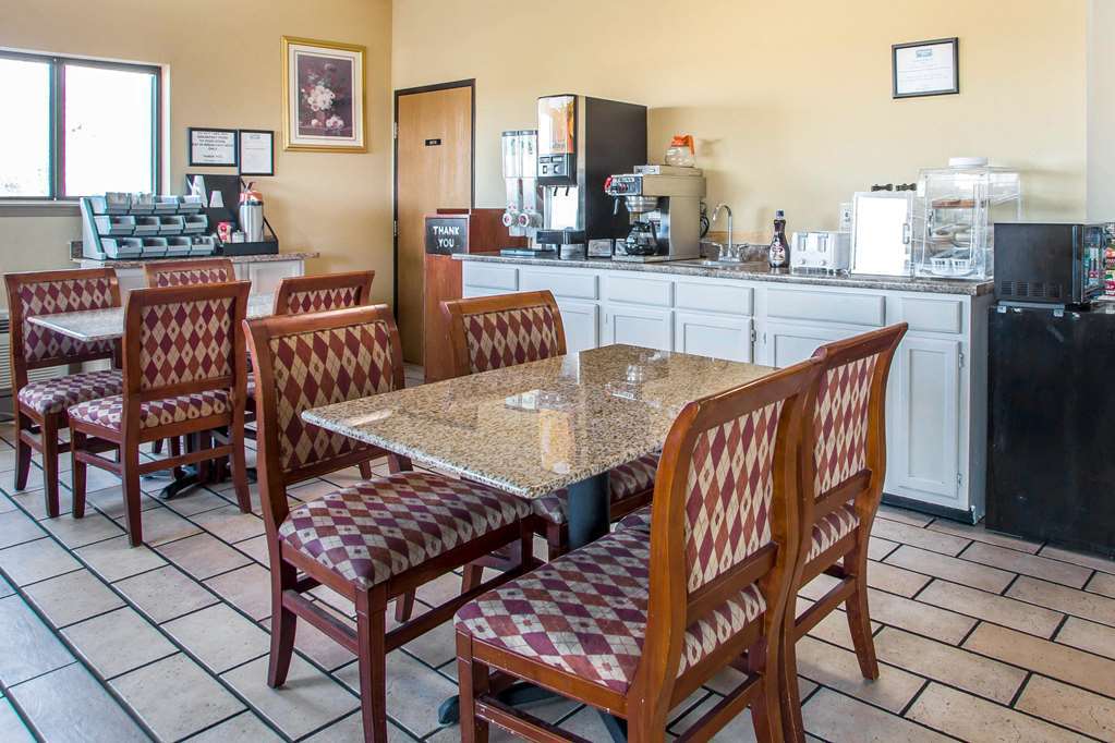 Red Lion Inn & Suites Caseyville Restaurant foto